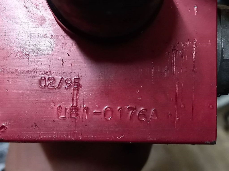 Ahlmann AZ6-4195590A-Control valve/Wegeventil/Ventiel - Hüdraulika - Ehitusmasinad: pilt 5 Ahlmann AZ6-4195590A-Control valve/Wegeventil/Ventiel - Hüdraulika - Ehitusmasinad: pilt 5