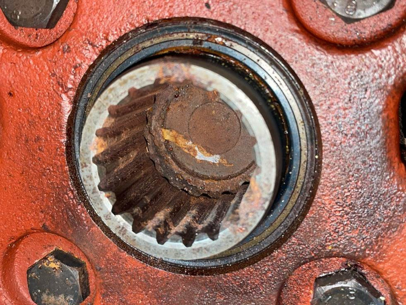 Ahlmann AZ6-Clark-Hurth 357/278/61-Transmission/Getriebe - Käigukast - Ehitusmasinad: pilt 5 Ahlmann AZ6-Clark-Hurth 357/278/61-Transmission/Getriebe - Käigukast - Ehitusmasinad: pilt 5
