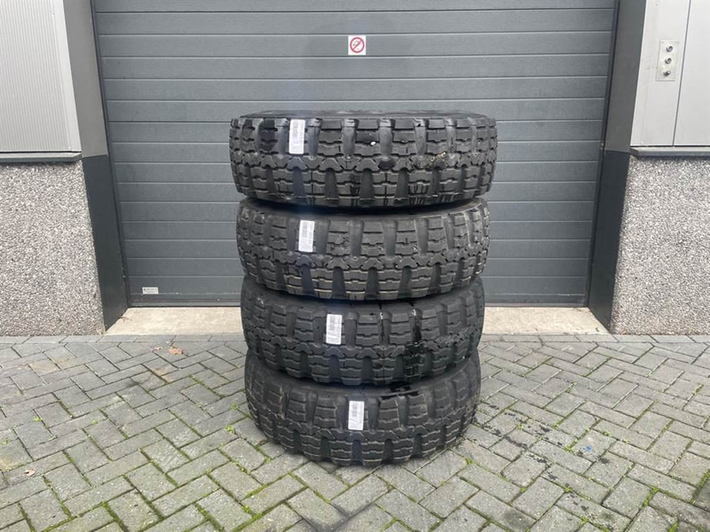 Atlas AR65-Continental 12.5R20-Tire/Reifen/Band - Rehvid ja veljed - Ehitusmasinad: pilt 1 Atlas AR65-Continental 12.5R20-Tire/Reifen/Band - Rehvid ja veljed - Ehitusmasinad: pilt 1