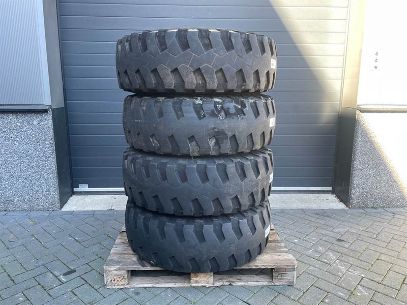 Atlas AR65-Michelin 335/80R20 (12.5R20)-Tire/Reifen/Band - Rehvid ja veljed - Ehitusmasinad: pilt 1 Atlas AR65-Michelin 335/80R20 (12.5R20)-Tire/Reifen/Band - Rehvid ja veljed - Ehitusmasinad: pilt 1