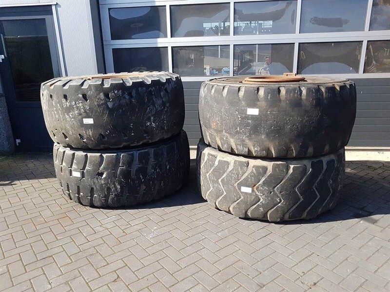 Case 921C-Michelin 26.5R25-Tire/Reifen/Band - Rehvid ja veljed - Ehitusmasinad: pilt 1 Case 921C-Michelin 26.5R25-Tire/Reifen/Band - Rehvid ja veljed - Ehitusmasinad: pilt 1