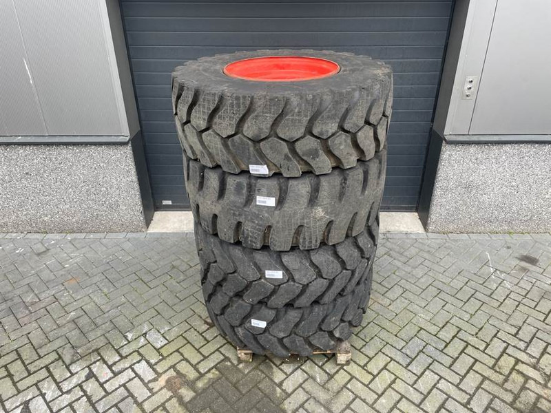 Claas CL956-Michelin 17.5R25-Tire/Reifen/Band - Rehvid ja veljed - Ehitusmasinad: pilt 2 Claas CL956-Michelin 17.5R25-Tire/Reifen/Band - Rehvid ja veljed - Ehitusmasinad: pilt 2