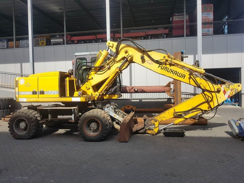 Furukawa W 725 LS (For parts) - Ratastel ekskavaator: pilt 1 Furukawa W 725 LS (For parts) - Ratastel ekskavaator: pilt 1