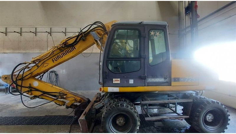 Furukawa W 725 LS (For parts) - Ratastel ekskavaator: pilt 4 Furukawa W 725 LS (For parts) - Ratastel ekskavaator: pilt 4