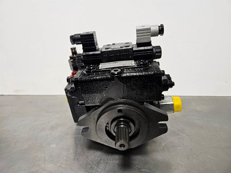 Giant 451T-Bondioli& Pavesi M4PV28-28-Drive pump/Rijpomp - Hüdraulika - Ehitusmasinad: pilt 2 Giant 451T-Bondioli& Pavesi M4PV28-28-Drive pump/Rijpomp - Hüdraulika - Ehitusmasinad: pilt 2