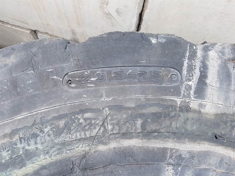 Goodyear 23.5-25 - Tyre/Reifen/Band - Rehv - Ehitusmasinad: pilt 4 Goodyear 23.5-25 - Tyre/Reifen/Band - Rehv - Ehitusmasinad: pilt 4