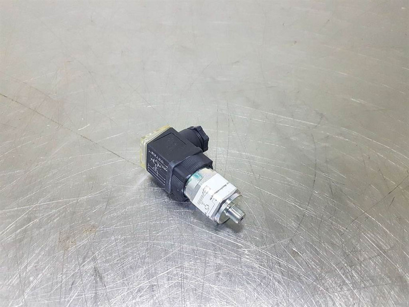 Hydac VMF 2 D.1 /-L24-301705-Clogging indicators - Elektrisüsteem - Ehitusmasinad: pilt 1 Hydac VMF 2 D.1 /-L24-301705-Clogging indicators - Elektrisüsteem - Ehitusmasinad: pilt 1