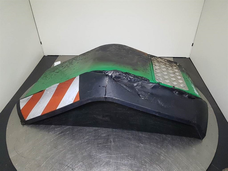 JCB 426E AGRI HT - Mud guard/Kotfluegel/Spatbord - Raam/ Konstruktsioon - Ehitusmasinad: pilt 1 JCB 426E AGRI HT - Mud guard/Kotfluegel/Spatbord - Raam/ Konstruktsioon - Ehitusmasinad: pilt 1