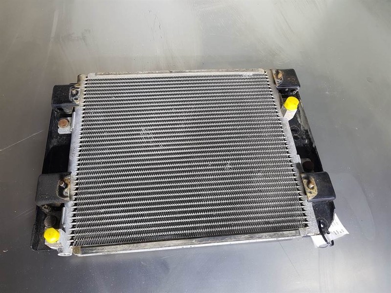 Komatsu WA 320 - 5H - Airco condenser/Klimakondensator - Raam/ Konstruktsioon: pilt 2 Komatsu WA 320 - 5H - Airco condenser/Klimakondensator - Raam/ Konstruktsioon: pilt 2