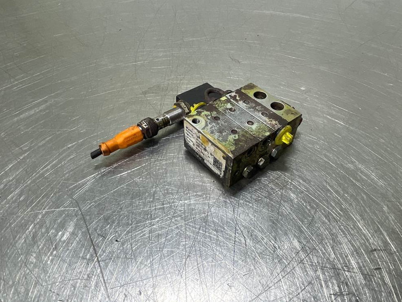 Liebherr L524-10444143 / 11341172-Lubricating system - Raam/ Konstruktsioon - Ehitusmasinad: pilt 1 Liebherr L524-10444143 / 11341172-Lubricating system - Raam/ Konstruktsioon - Ehitusmasinad: pilt 1