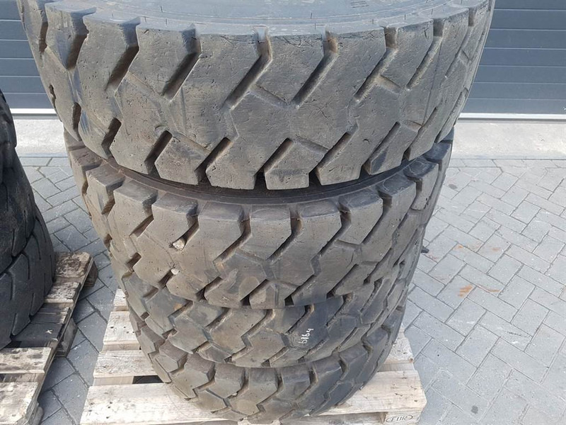 Liebherr LH24M-Michelin 11.00R20-Tyre/Reifen/Band - Rehvid ja veljed - Ehitusmasinad: pilt 4 Liebherr LH24M-Michelin 11.00R20-Tyre/Reifen/Band - Rehvid ja veljed - Ehitusmasinad: pilt 4