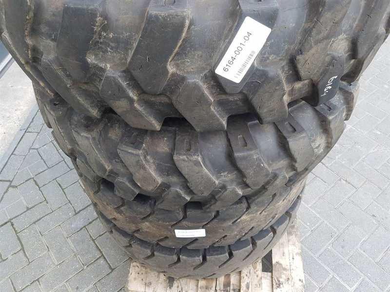 Liebherr LH24M-Michelin 11.00R20-Tyre/Reifen/Band - Rehvid ja veljed - Ehitusmasinad: pilt 5 Liebherr LH24M-Michelin 11.00R20-Tyre/Reifen/Band - Rehvid ja veljed - Ehitusmasinad: pilt 5