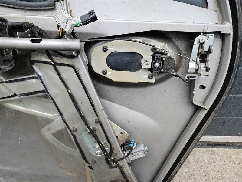 Manitou MLT737-130PS+ - Door/Tür/Deur - Kabiin ja interjöör - Ehitusmasinad: pilt 4 Manitou MLT737-130PS+ - Door/Tür/Deur - Kabiin ja interjöör - Ehitusmasinad: pilt 4