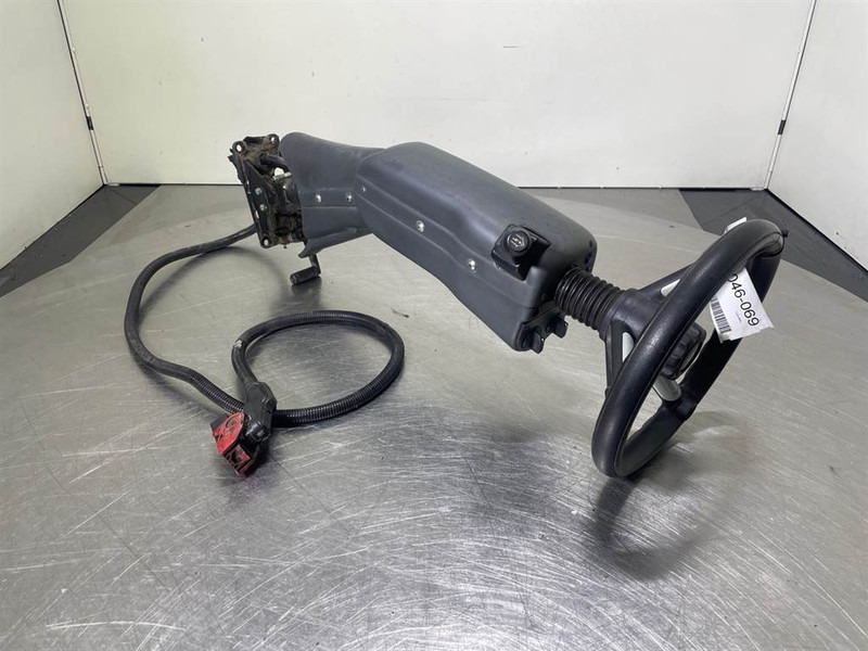 Mecalac 12MTX-5270655-Steering column/Lenksaule/Stuurkolom - Kabiin ja interjöör - Ehitusmasinad: pilt 1 Mecalac 12MTX-5270655-Steering column/Lenksaule/Stuurkolom - Kabiin ja interjöör - Ehitusmasinad: pilt 1