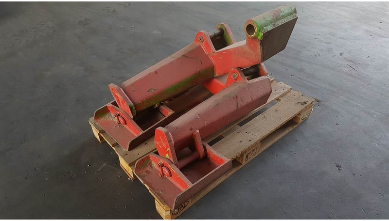 Merlo P 35 - Outrigger/Pratzen/Stempelpoot - Raam/ Konstruktsioon: pilt 1 Merlo P 35 - Outrigger/Pratzen/Stempelpoot - Raam/ Konstruktsioon: pilt 1