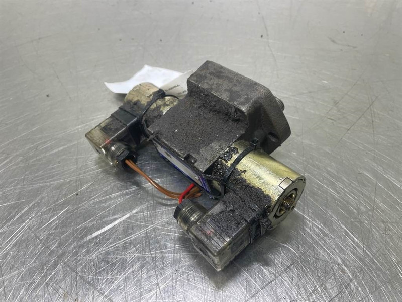 New Holland KV-4/3-3KO-6-6 - Hüdraulika - Ehitusmasinad: pilt 2 New Holland KV-4/3-3KO-6-6 - Hüdraulika - Ehitusmasinad: pilt 2