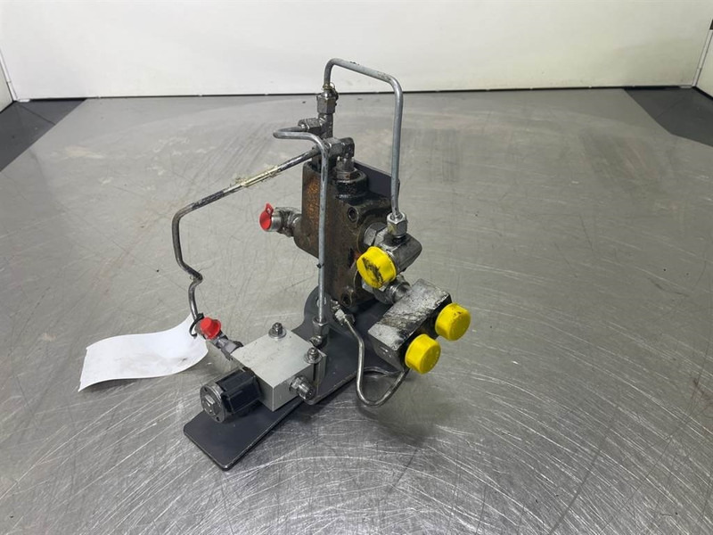 New Holland W110C - Priority valve/Prioritaetsventil - Hüdraulika - Ehitusmasinad: pilt 2 New Holland W110C - Priority valve/Prioritaetsventil - Hüdraulika - Ehitusmasinad: pilt 2