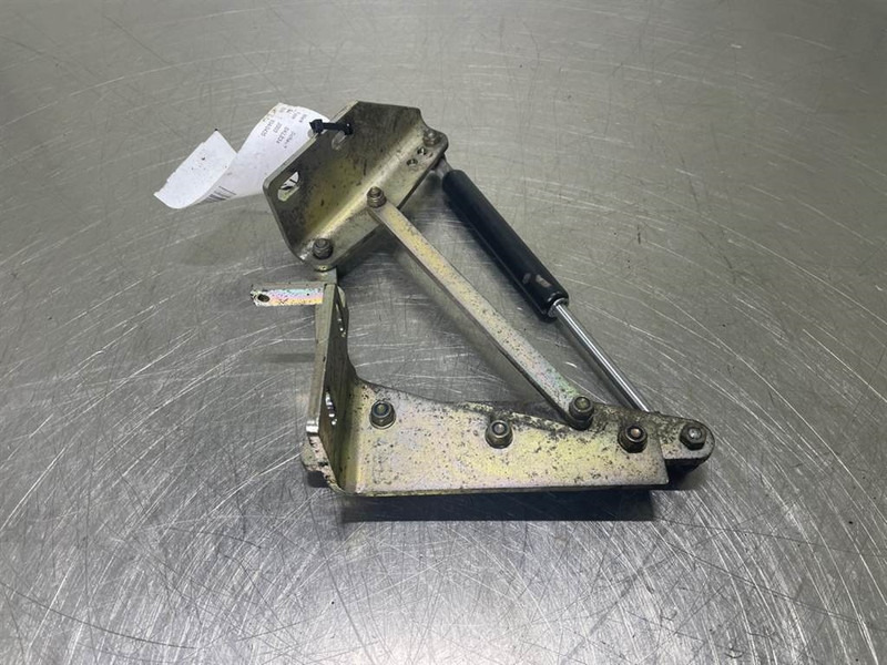 Schaeff SKL834-0451019030-Hinge right/Scharnier - Raam/ Konstruktsioon - Ehitusmasinad: pilt 3 Schaeff SKL834-0451019030-Hinge right/Scharnier - Raam/ Konstruktsioon - Ehitusmasinad: pilt 3