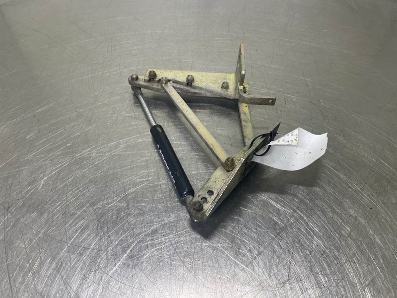Schaeff SKL834-0451019030-Hinge right/Scharnier - Raam/ Konstruktsioon - Ehitusmasinad: pilt 2 Schaeff SKL834-0451019030-Hinge right/Scharnier - Raam/ Konstruktsioon - Ehitusmasinad: pilt 2