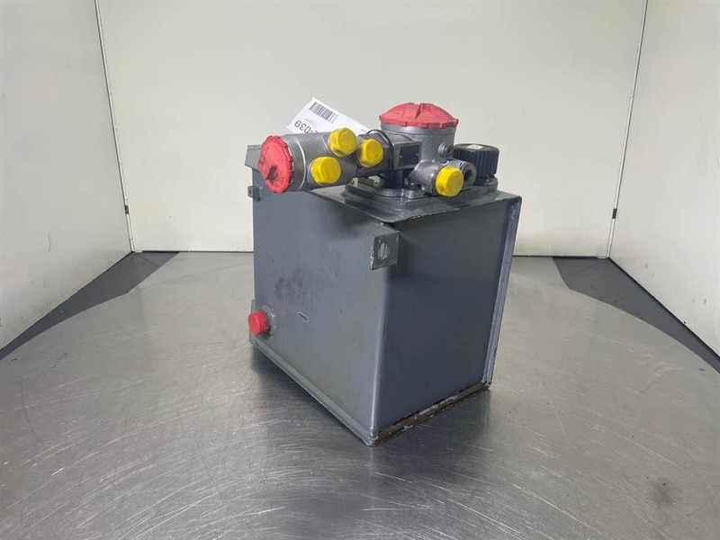 Schaeff SKL834-6452013001-Tank/Behälter/Reservoir - Hüdraulika - Ehitusmasinad: pilt 2 Schaeff SKL834-6452013001-Tank/Behälter/Reservoir - Hüdraulika - Ehitusmasinad: pilt 2
