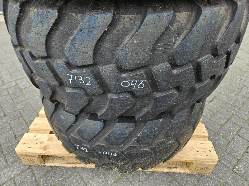Schaeff SKL834-Firestone 405/70R18-Tire/Reifen/Band - Rehvid ja veljed - Ehitusmasinad: pilt 3 Schaeff SKL834-Firestone 405/70R18-Tire/Reifen/Band - Rehvid ja veljed - Ehitusmasinad: pilt 3
