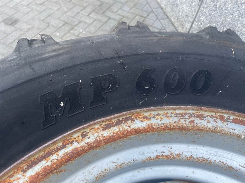 Schaeff SKS661-BKT 405/70-24 (16/70-24)-Tire/Reifen/Band - Rehvid ja veljed - Ehitusmasinad: pilt 5 Schaeff SKS661-BKT 405/70-24 (16/70-24)-Tire/Reifen/Band - Rehvid ja veljed - Ehitusmasinad: pilt 5