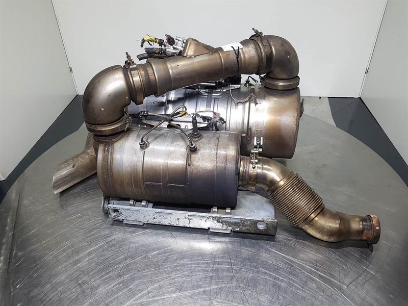 Sennebogen 818 - Exhaust system/Auspuff/Uitlaat - Mootor ja varuosad - Ehitusmasinad: pilt 3 Sennebogen 818 - Exhaust system/Auspuff/Uitlaat - Mootor ja varuosad - Ehitusmasinad: pilt 3