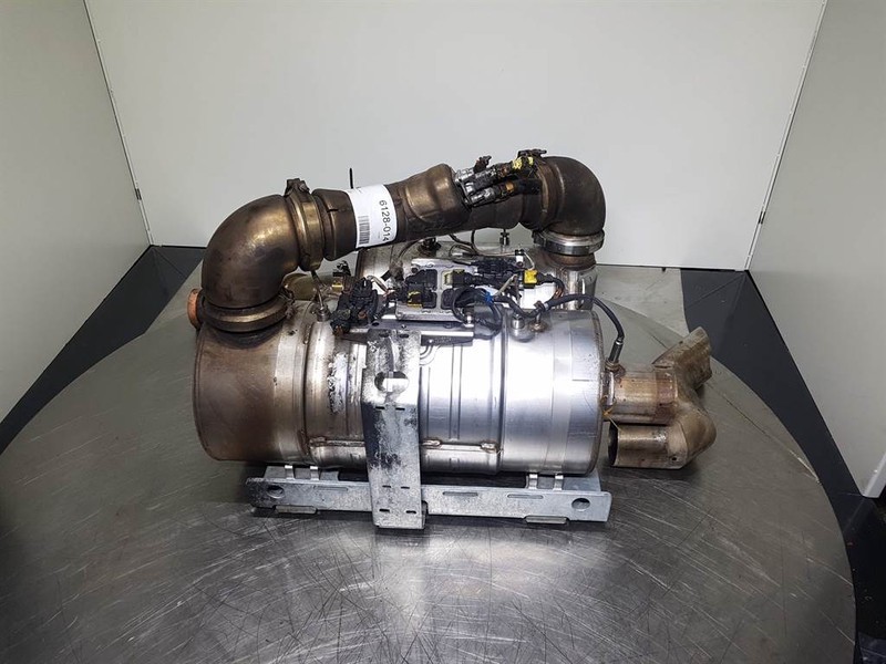 Sennebogen 818 - Exhaust system/Auspuff/Uitlaat - Mootor ja varuosad - Ehitusmasinad: pilt 1 Sennebogen 818 - Exhaust system/Auspuff/Uitlaat - Mootor ja varuosad - Ehitusmasinad: pilt 1