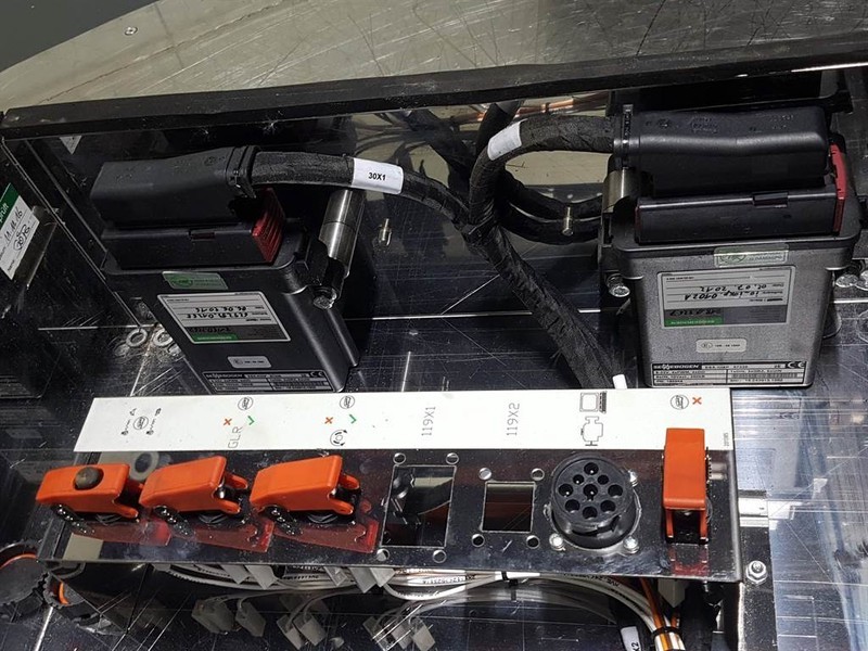 Sennebogen 818 - Switch kabinet/Schaltschrank/Schakelkast - Elektrisüsteem - Ehitusmasinad: pilt 4 Sennebogen 818 - Switch kabinet/Schaltschrank/Schakelkast - Elektrisüsteem - Ehitusmasinad: pilt 4