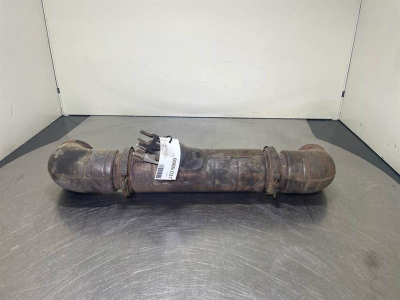Sennebogen 835E - Exhaust pipe/Auspuff/Uitlaat - Mootor - Ehitusmasinad: pilt 3 Sennebogen 835E - Exhaust pipe/Auspuff/Uitlaat - Mootor - Ehitusmasinad: pilt 3
