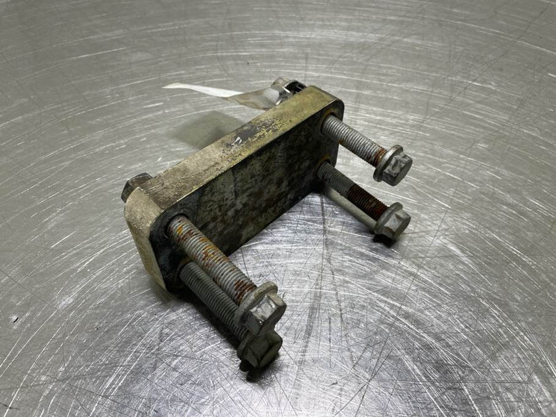 Volvo L30B - Axle mounting/Achsbefestigung/Asstrop - Raam/ Konstruktsioon - Ehitusmasinad: pilt 1 Volvo L30B - Axle mounting/Achsbefestigung/Asstrop - Raam/ Konstruktsioon - Ehitusmasinad: pilt 1