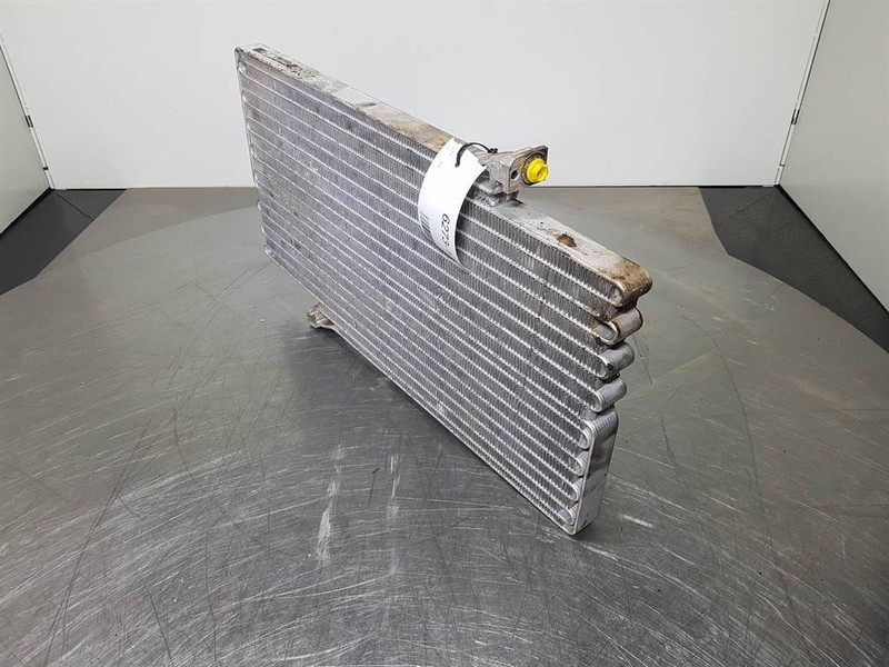 Volvo L50F-Modine 5053410-Airco condenser/Airco koeler - Raam/ Konstruktsioon - Ehitusmasinad: pilt 2 Volvo L50F-Modine 5053410-Airco condenser/Airco koeler - Raam/ Konstruktsioon - Ehitusmasinad: pilt 2