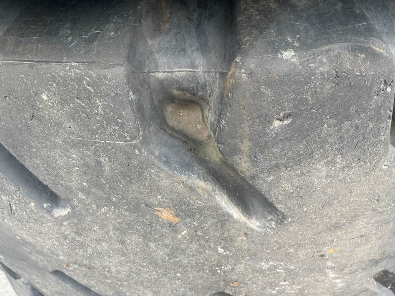 Volvo L50G-Michelin 17.5R25-Tire/Reifen/Band - Rehvid ja veljed - Ehitusmasinad: pilt 4 Volvo L50G-Michelin 17.5R25-Tire/Reifen/Band - Rehvid ja veljed - Ehitusmasinad: pilt 4