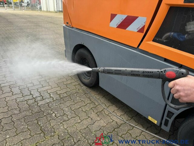 DULEVO 2000 3 Besen- 4x4Allrad- 4 Radlenkung - Tänavapühkimismasin: pilt 2 DULEVO 2000 3 Besen- 4x4Allrad- 4 Radlenkung - Tänavapühkimismasin: pilt 2