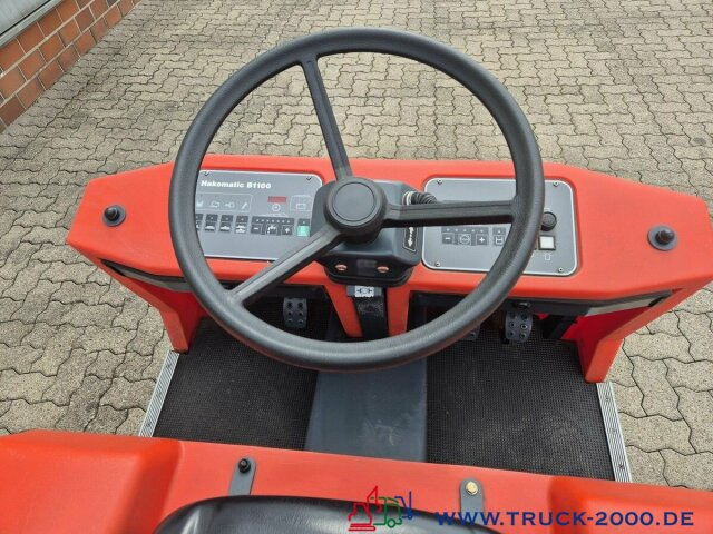 Hako Hakomatic B1100 Kehr- Nass- Scheuersaugmaschine - Tänavapühkimismasin: pilt 3 Hako Hakomatic B1100 Kehr- Nass- Scheuersaugmaschine - Tänavapühkimismasin: pilt 3