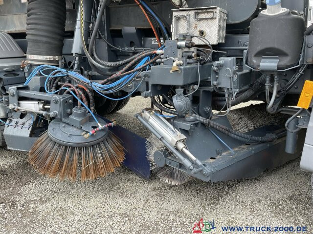 Mercedes-Benz 1524 Winterdienst - Streuer - Kehrmaschine 1.Hd - Tänavapühkimismasin: pilt 4 Mercedes-Benz 1524 Winterdienst - Streuer - Kehrmaschine 1.Hd - Tänavapühkimismasin: pilt 4