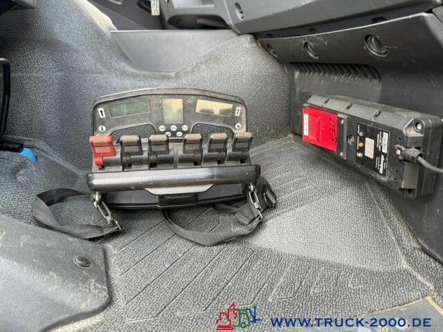 Mercedes-Benz Axor 1833 Hiab 122 ES-3 10m=1,2t. faltbar remote - Madelveok/ Platvormveok, Kraanaga veoauto: pilt 5 Mercedes-Benz Axor 1833 Hiab 122 ES-3 10m=1,2t. faltbar remote - Madelveok/ Platvormveok, Kraanaga veoauto: pilt 5