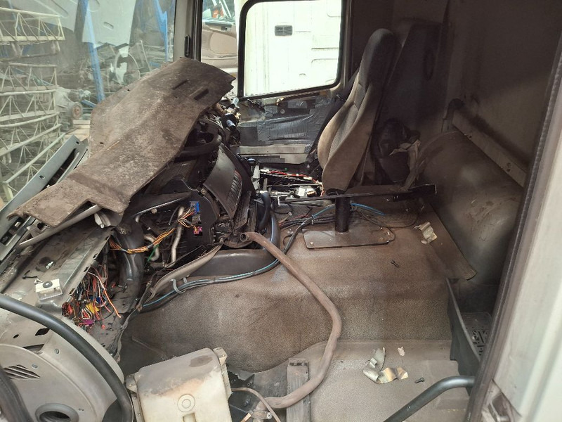 DAF CF 85.360 - Kabiin ja interjöör: pilt 3 DAF CF 85.360 - Kabiin ja interjöör: pilt 3