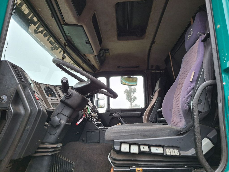 Interior photo 1: Sadulveok MAN 26.463 6X4