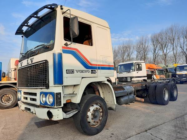 Volvo F 12 6*4 STEEL SUSPENSION - Kabiinišassiiga veoauto: pilt 1 Volvo F 12 6*4 STEEL SUSPENSION - Kabiinišassiiga veoauto: pilt 1