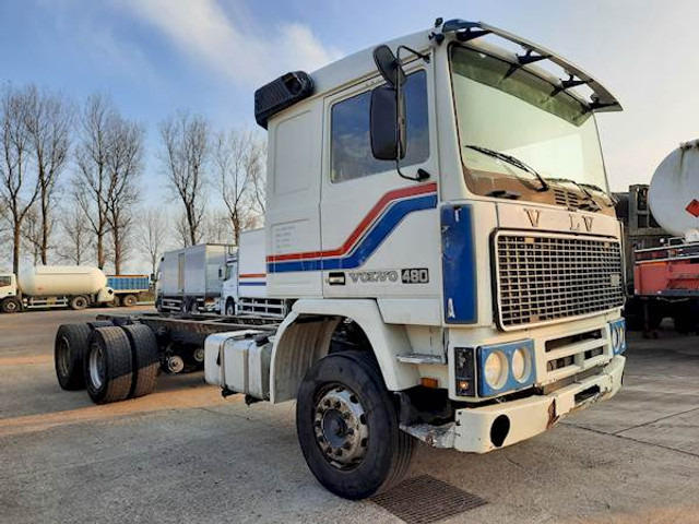 Volvo F 12 6*4 STEEL SUSPENSION - Kabiinišassiiga veoauto: pilt 4 Volvo F 12 6*4 STEEL SUSPENSION - Kabiinišassiiga veoauto: pilt 4