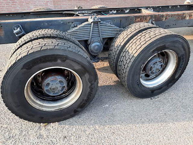 Volvo F 12 6*4 STEEL SUSPENSION - Kabiinišassiiga veoauto: pilt 2 Volvo F 12 6*4 STEEL SUSPENSION - Kabiinišassiiga veoauto: pilt 2