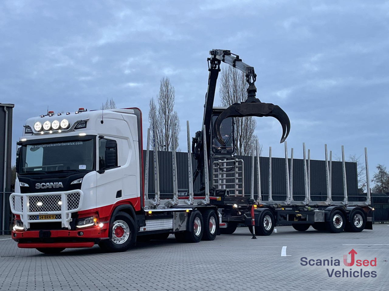 SCANIA R 650 B6x4NB RETARDER V8 WOOD KESLA 2112T CRANE - Metsaveok, Kraanaga veoauto: pilt 1 SCANIA R 650 B6x4NB RETARDER V8 WOOD KESLA 2112T CRANE - Metsaveok, Kraanaga veoauto: pilt 1