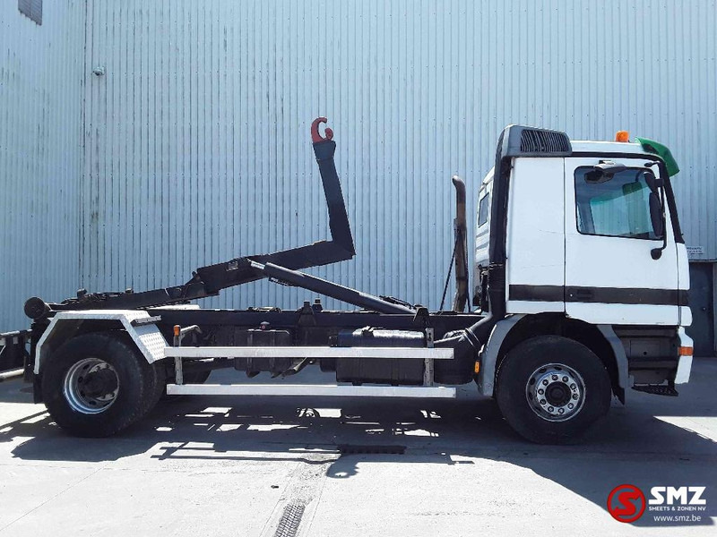 Mercedes-Benz Actros 1831 manual lames airco belgium truck - Konteinerveduk/ Tõstukiga veoauto: pilt 4 Mercedes-Benz Actros 1831 manual lames airco belgium truck - Konteinerveduk/ Tõstukiga veoauto: pilt 4