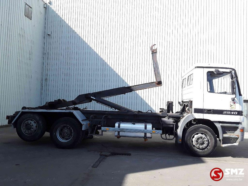 Mercedes-Benz Actros 2540 6x2 francais - Konteinerveduk/ Tõstukiga veoauto: pilt 4 Mercedes-Benz Actros 2540 6x2 francais - Konteinerveduk/ Tõstukiga veoauto: pilt 4