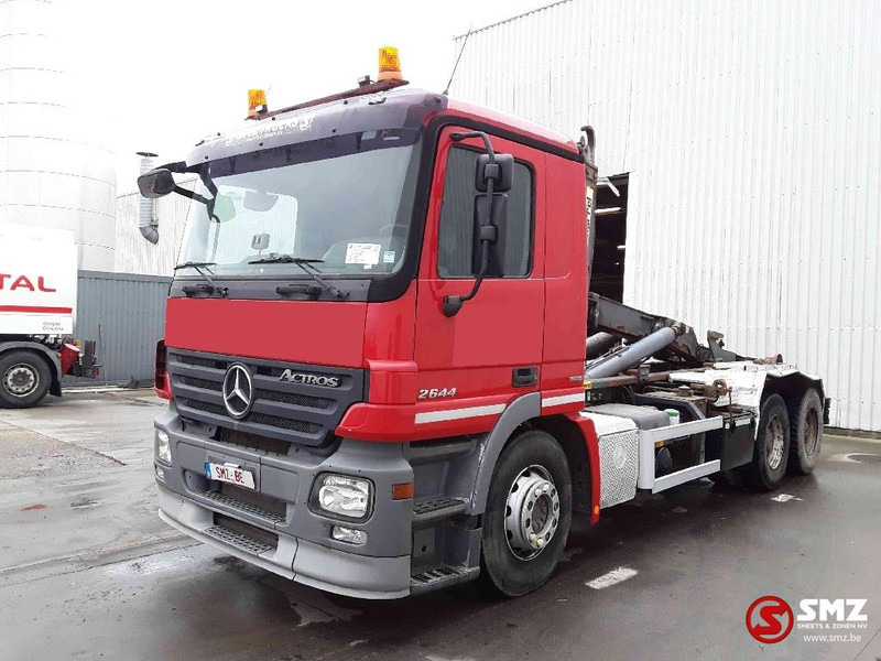 Mercedes-Benz Actros 2644 6x4 lames zps - Konteinerveduk/ Tõstukiga veoauto: pilt 3 Mercedes-Benz Actros 2644 6x4 lames zps - Konteinerveduk/ Tõstukiga veoauto: pilt 3