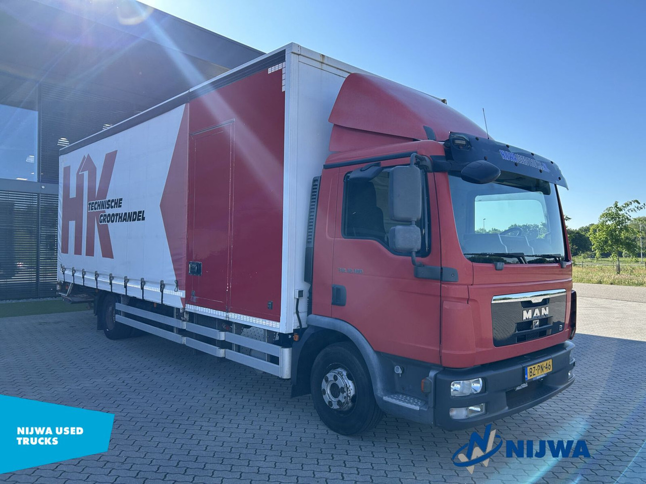 MAN TGL 12.180 4x2 Roldeur + Laadklep - Tent veoauto: pilt 2 MAN TGL 12.180 4x2 Roldeur + Laadklep - Tent veoauto: pilt 2
