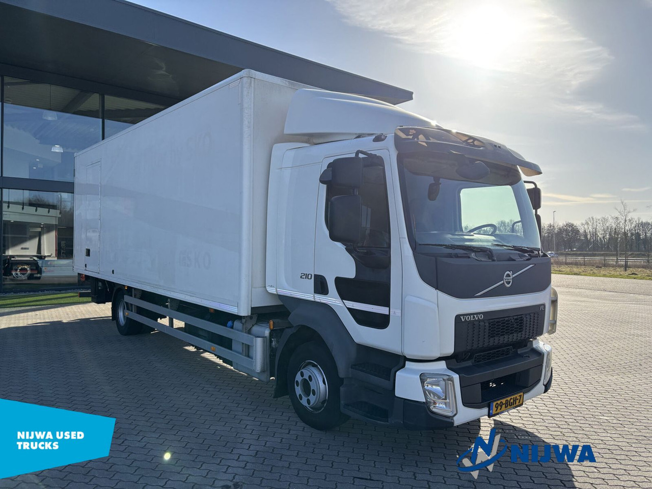 Volvo FL 210 4x2 Laadklep + Zijdeur - Kasti veoauto: pilt 2 Volvo FL 210 4x2 Laadklep + Zijdeur - Kasti veoauto: pilt 2