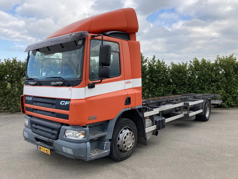 DAF CF65.180 Euro3 Manual / Laadklep - Kabiinišassiiga veoauto: pilt 2 DAF CF65.180 Euro3 Manual / Laadklep - Kabiinišassiiga veoauto: pilt 2