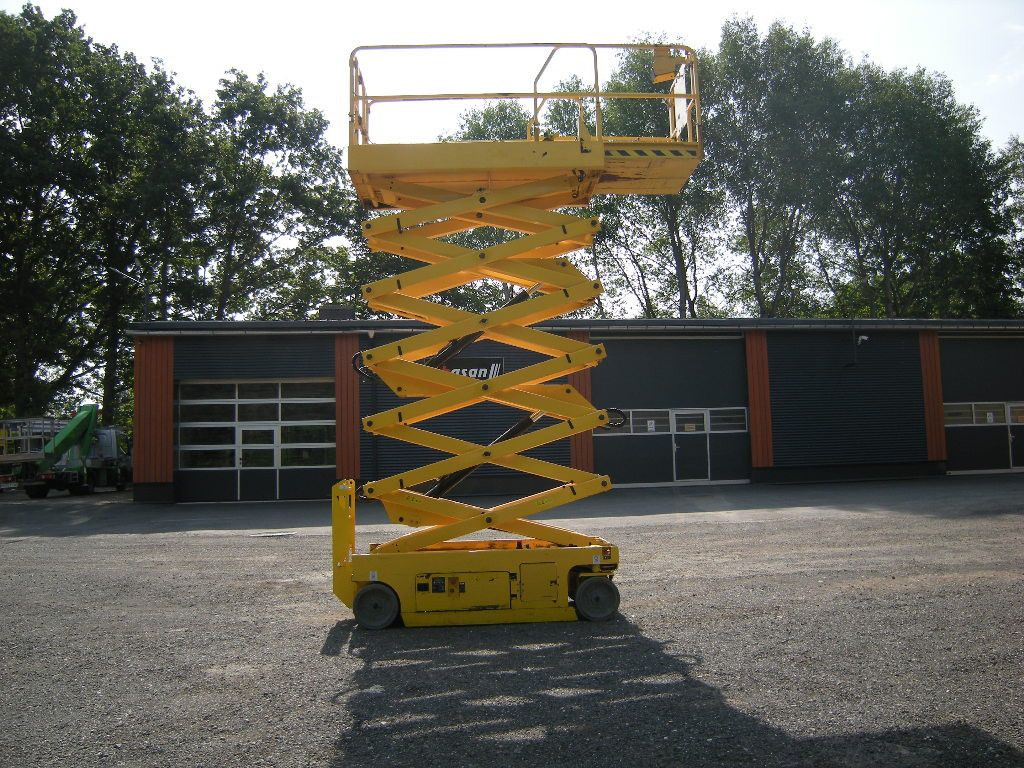 Genie GS 4047 Scherenarbeitsbühne Genie 14 m - Veoautolt tõusev platvorm: pilt 1 Genie GS 4047 Scherenarbeitsbühne Genie 14 m - Veoautolt tõusev platvorm: pilt 1
